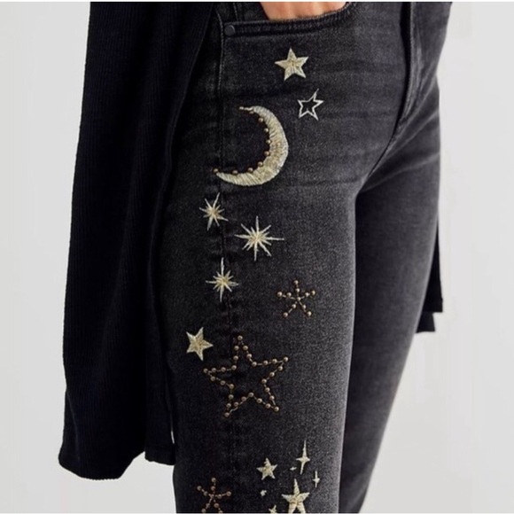 135 NWT Free People x Driftwood Farrah High Rise Flare Jean Star Black Celestial - Picture 3 of 13